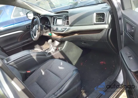 2015 Toyota Highlander Le Plus V6 z USA, uszkodzony, nr VIN 5TDBKRFH7FS073652